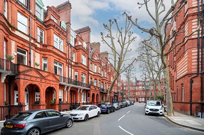 1 Bedroom Flat To Rent In Sloane Gardens, Sloane Square, London, SW1W