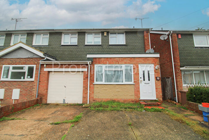 3 Bedroom Semi-Detached House To Rent In St Joseph's Close Luton, LU3