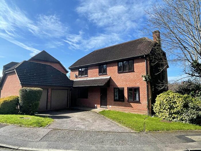4 Bedroom Detached House To Rent In Beechwood Park, Boxmoor, HP3