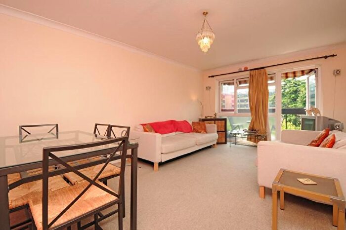 2 Bedroom Flat To Rent In Grange Gardens, Southgate, London, N14