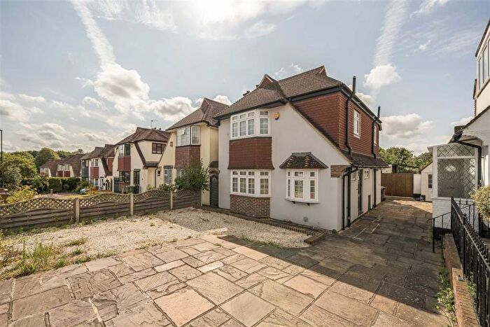 3 Bedroom Semi-Detached House To Rent In Winn Road, London, SE12