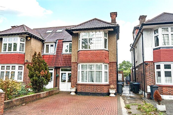 4 Bedroom Semi-Detached House For Sale In Powys Lane, Palmers Green, London, N13