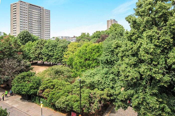 2 Bedroom Apartment To Rent In Central Street, London, EC1V