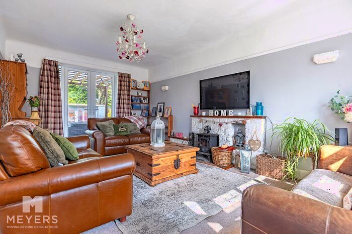 5 Bedroom Detached House For Sale In Holdenhurst Avenue, Bournemouth, BH7