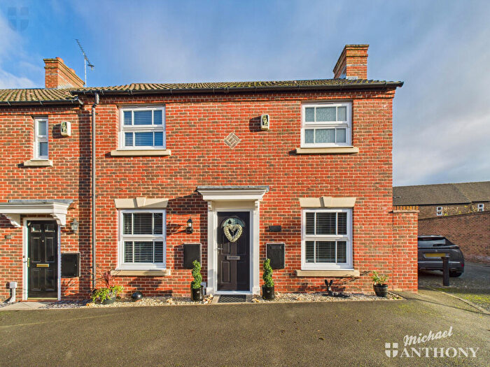 2 Bedroom End Of Terrace House For Sale In Napier Road, Aylesbury, Buckinghamshire, HP19