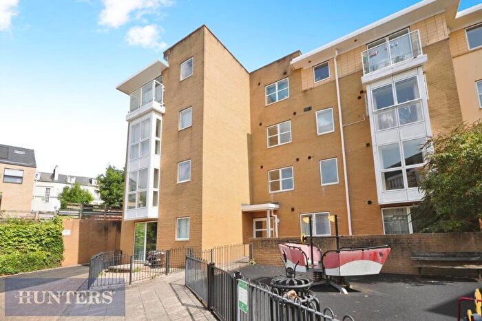 2 Bedroom Apartment For Sale In Richmond Court, Exeter, EX4