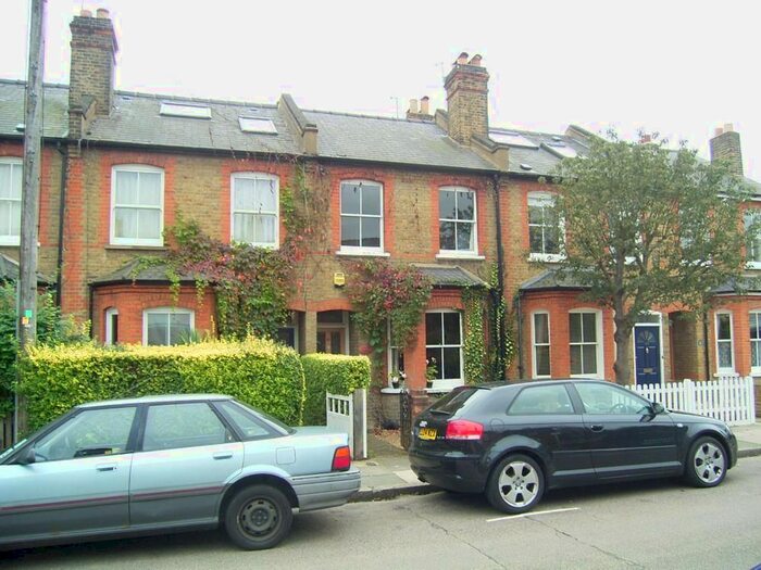 2 Bedroom Cottage To Rent In Radnor Gardens, Twickenham TW1