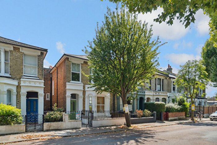 1 Bedroom Flat To Rent In Ellingham Road, Shepherds Bush, W12