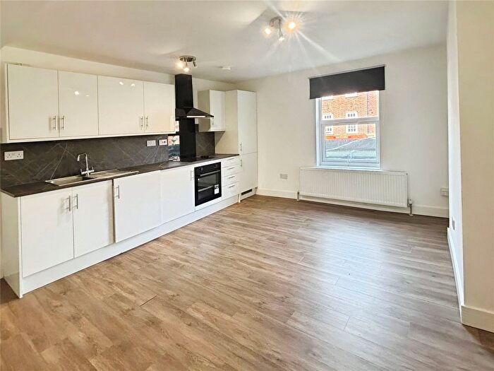 1 Bedroom Flat To Rent In High Street, Gillingham, Kent, ME7