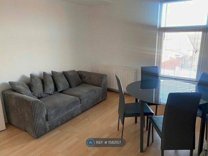 2 Bedroom Flat To Rent In Telegraph Mews, Ilford, IG3