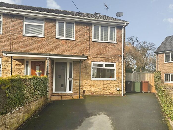 4 Bedroom Semi Detached House For Sale In Sunfield Gardens, Pudsey, LS28