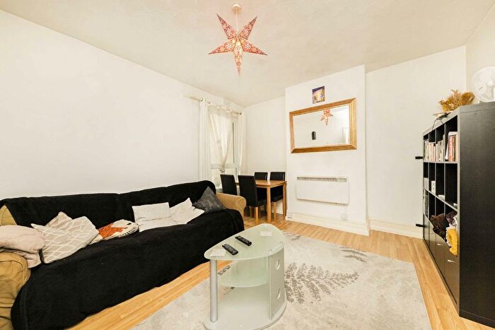 2 Bedroom Flat To Rent In Mitcham Road, Tooting, SW17