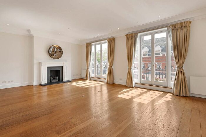 3 Bedroom Flat To Rent In Green Street, London, W1K