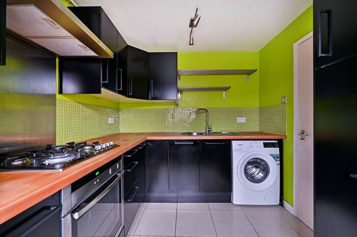 1 Bedroom Flat To Rent In Gumley Gardens, Isleworth, TW7