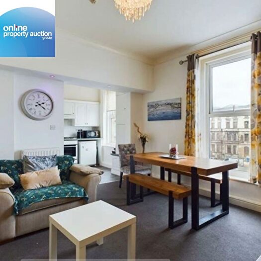 2 Bedroom Flat For Sale In Flat, The Crescent, Bridlington, East Riding Of Yorkshire, YO15