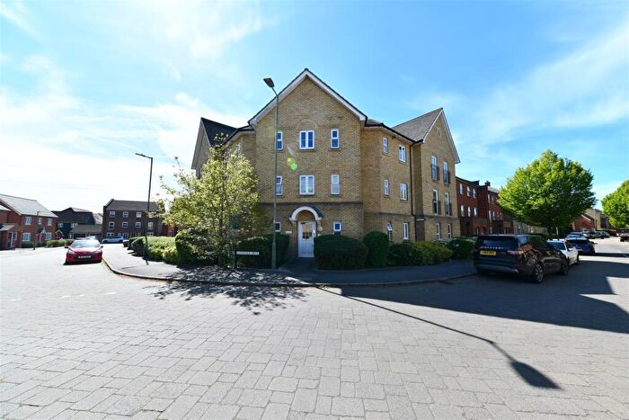 2 Bedroom Flat For Sale In Mendip Way, Stevenage, SG1
