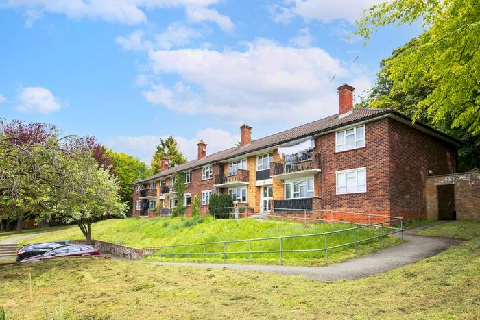 2 Bedroom Flat To Rent In Croftleigh Avenue, Purley CR8