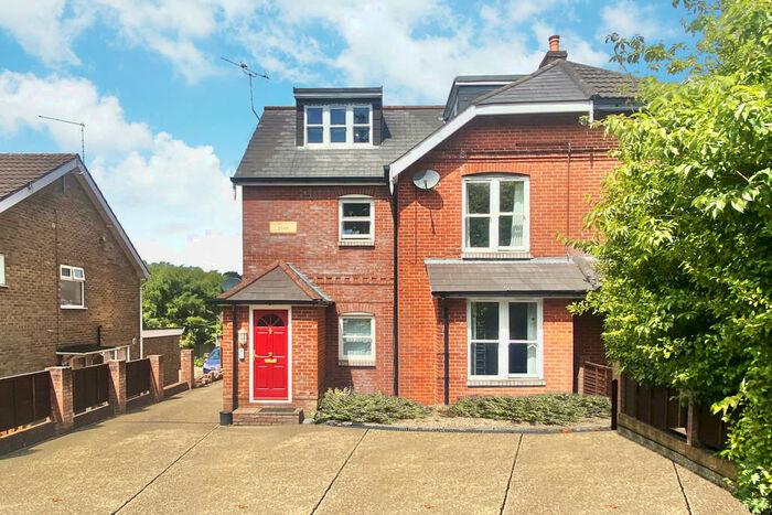 2 Bedroom Apartment To Rent In Winchester Road, Chandler's Ford, SO53