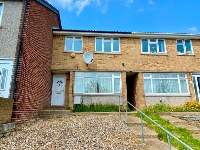 3 Bedroom Terraced House To Rent In Highfield Road, Romford, RM5