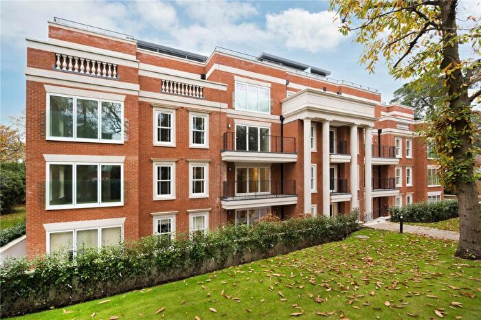 3 Bedroom Apartment For Sale In Gower Road, Weybridge, Surrey, KT13