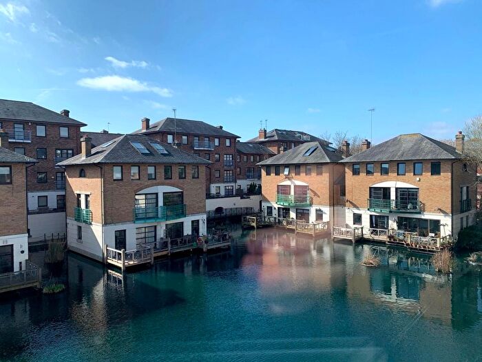 2 Bedroom Flat To Rent In Plover Way, London, SE16