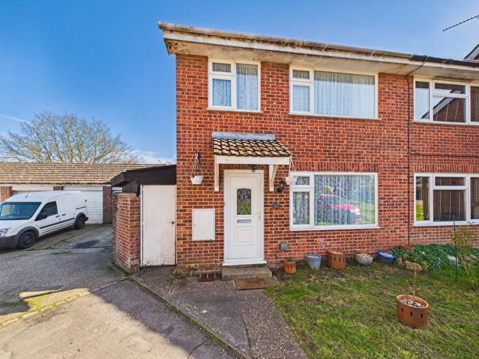 3 Bedroom End Terrace House For Sale In Juniper Close, Ashford, Kent, TN23