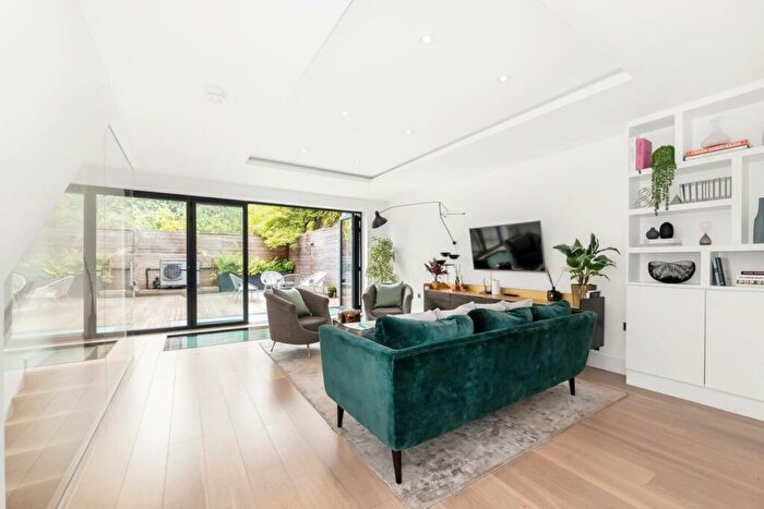 4 Bedroom Town House To Rent In Upland Road East Dulwich, London, SE22