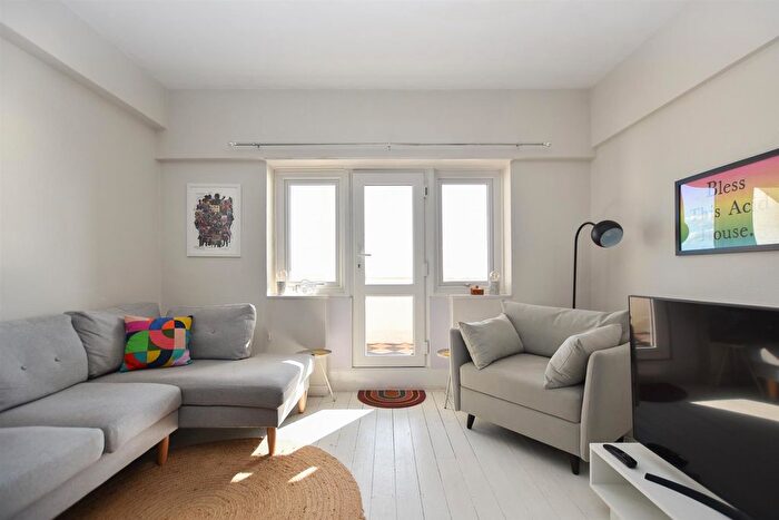 1 Bedroom Flat To Rent In Marine Court, St. Leonards-On-Sea, TN38