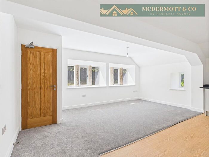 2 Bedroom Flat To Rent In Bradburys Lane, Greenfield, OL3