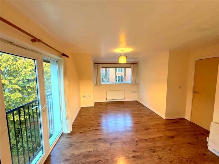 2 Bedroom Flat To Rent In Culverden Park, Tunbridge Wells, TN4