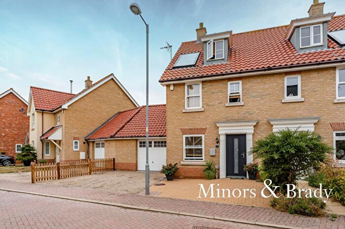 3 Bedroom Semi-Detached House To Rent In Bradfield Drive, Martham, NR29