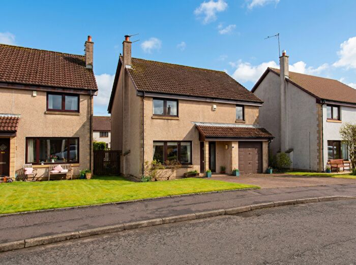 4 Bedroom Detached House For Sale In Station Rise, Lochwinnoch, PA12