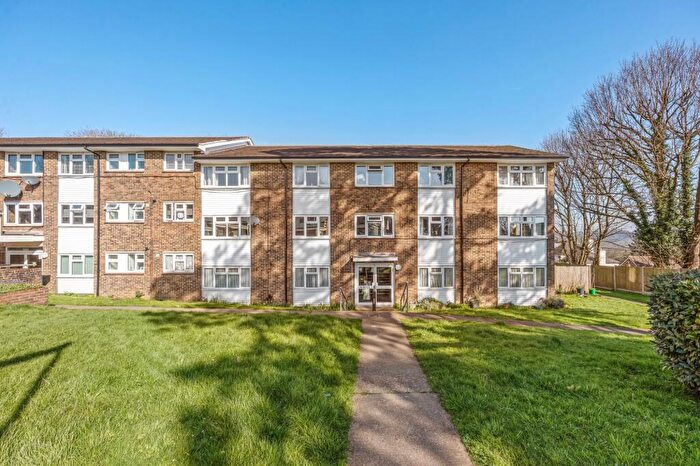 2 Bedroom Flat For Sale In Stychens Close, Bletchingley, RH1