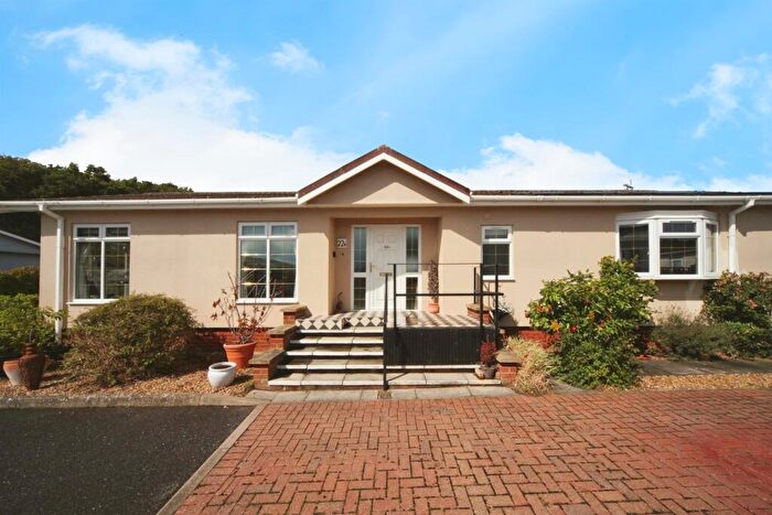 2 Bedroom Park Home For Sale In Residential Park, Caddington, Luton, LU1