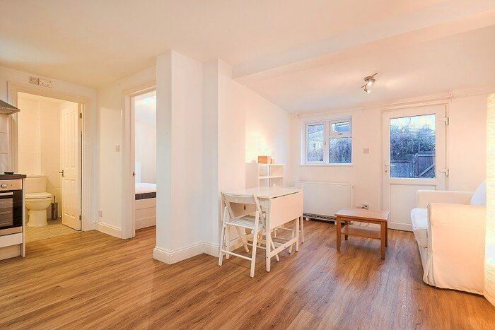 1 Bedroom Flat To Rent In Leopold Road, Wimbledon SW19