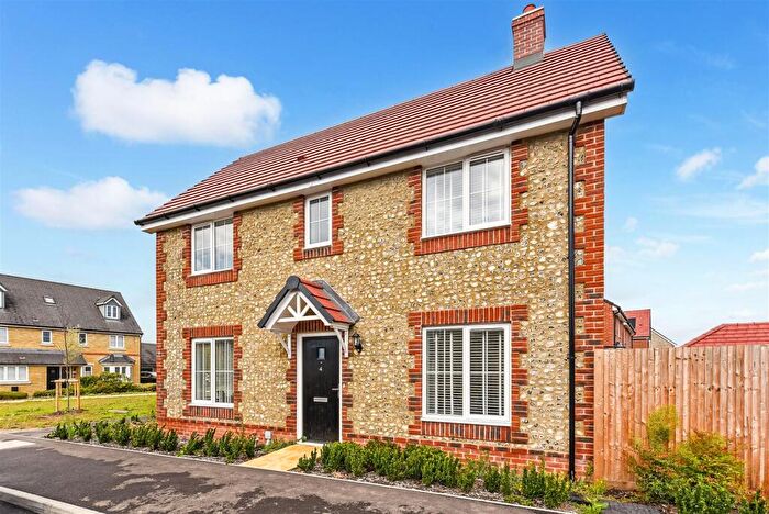3 Bedroom Semi-Detached House For Sale In Hobby Close, Chichester, PO20
