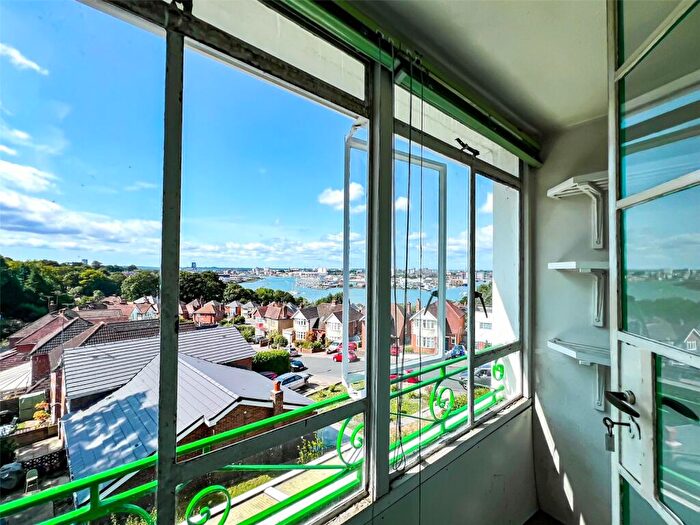 3 Bedroom Detached House For Sale In Bitterne Way, Southampton, Hampshire, SO19