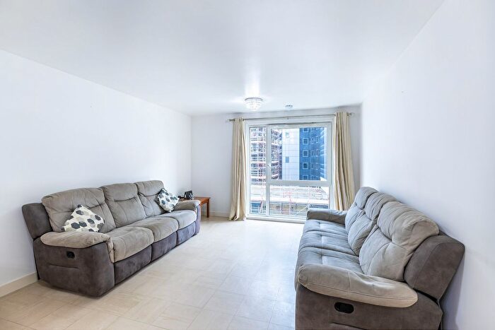 3 Bedroom Flat To Rent In Wilton Road, London, SW1V