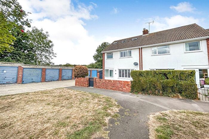 4 Bedroom End Of Terrace House For Sale In Bow Drive, Sherfield-On-Loddon, Hook, Hampshire, RG27