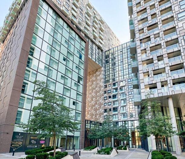 1 Bedroom Apartment To Rent In Lincoln Plaza, London, E14