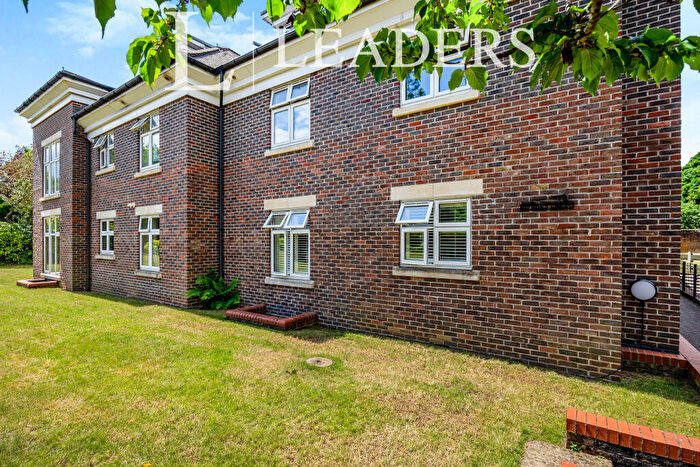 2 Bedroom Flat To Rent In Cross Lanes, GU1