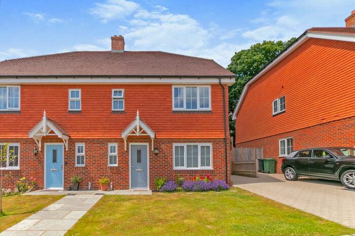 3 Bedroom Semi-Detached House For Sale In Corner Farm Close, Flimwell, Wadhurst, TN5