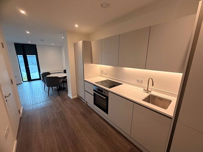 2 Bedroom Penthouse To Rent In Marlstone Ave, Salford, M3