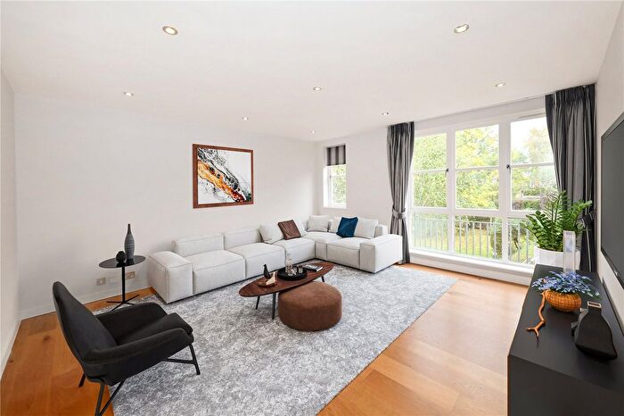 2 Bedroom Flat For Sale In Restoration Square, London, SW11
