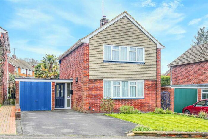 3 Bedroom Detached House To Rent In Central Way, Oxted, RH8