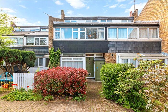 3 Bedroom House For Sale In Woodvale Walk, West Norwood, London, SE27
