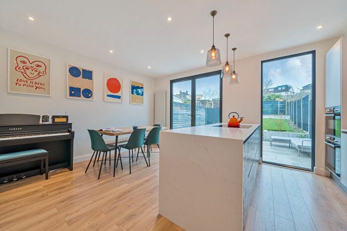 4 Bedroom Terraced House For Sale In Avondale Avenue, East Barnet, EN4