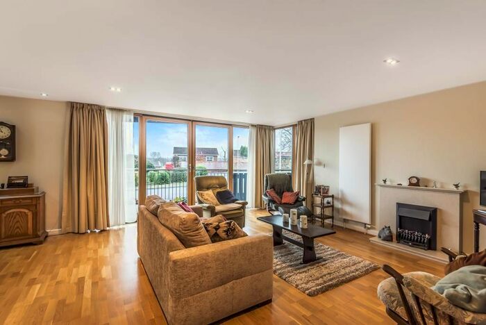 2 Bedroom Flat To Rent In Newbury, Berkshire, RG14