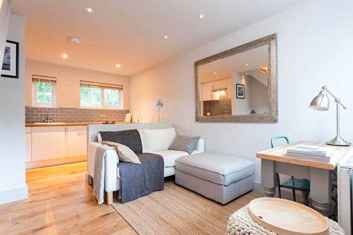 1 Bedroom Terraced House For Sale In Coach House Lane, Highbury Hill, Islington, N5