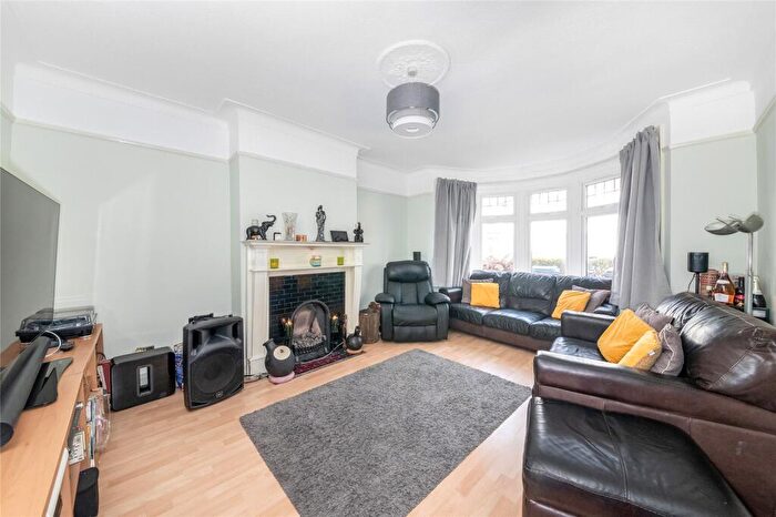 3 Bedroom Terraced House For Sale In Fairlands Avenue, Thornton Heath, CR7